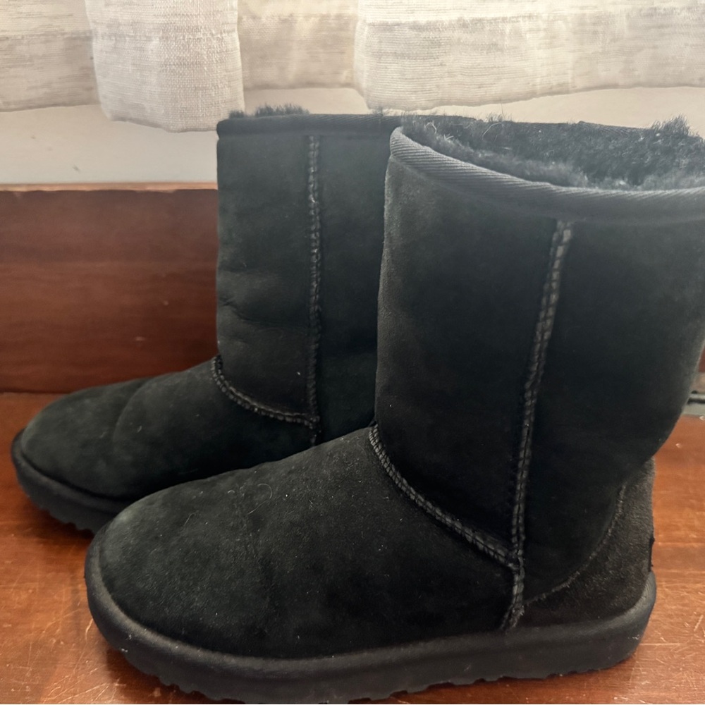UGG Classic Short II Black Boots Size Women 6